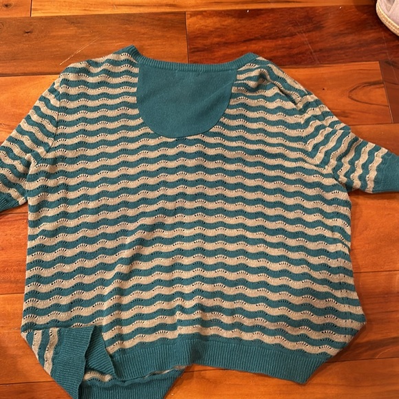 Soft, thin Tulle sweater button up - Picture 2 of 3